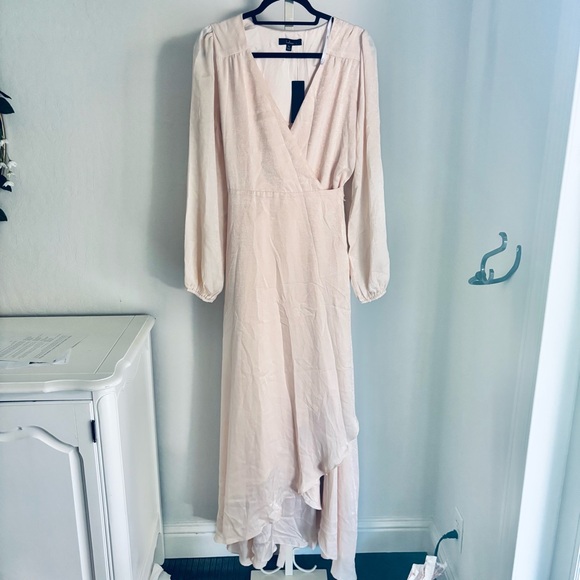 Lulu’s Endless Moments Light Peach Satin Long Sleeve Wrap Maxi Dress, Sz XL, NWT - Picture 6 of 12